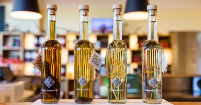 grappa_mit_kraeutern.jpg grappa_mit_kraeutern.jpg